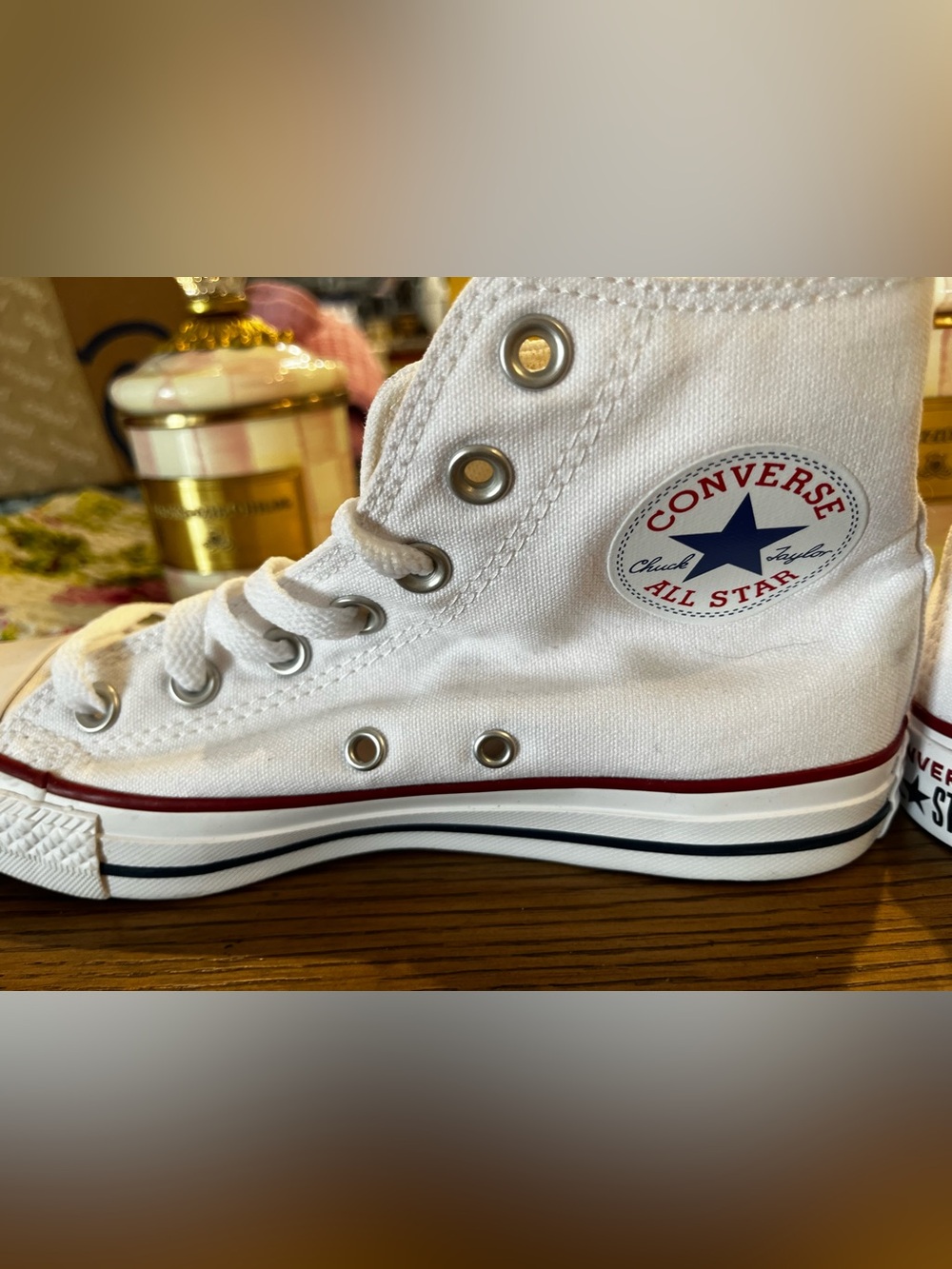 New Converse White Sneakers size 7 womens - Picture 7 of 9
